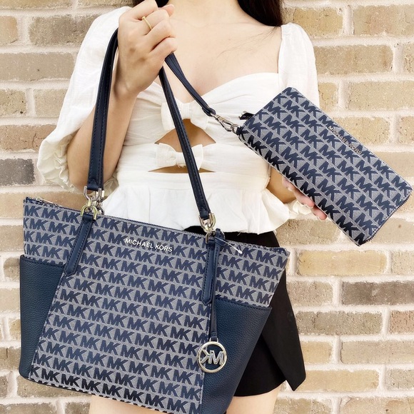 Michael Kors Handbags - Gaby’sBags💕BUNDLE Michael Kors Tote & Wallet